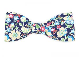  Le Coq en Pap' - Noeud papillon bleu marine fleuri liberty john c