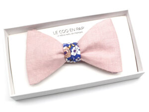  Le Coq en Pap' - Noeud papillon fleuri bleu bleuet, rose et revers lin rose poudré shabby chic