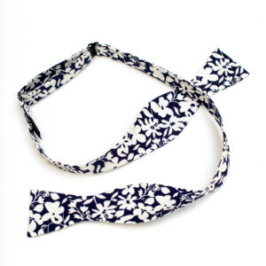 noeud papillon homme fleuri bleu nuit lys blanc casse Le Coq en Pap photo3