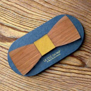 Noeud papillon bois cerisier naturel lin jaune moutarde fond bois le coq en pap Noeud papillon bois cerisier naturel lin jaune moutarde fond bois le coq en pap